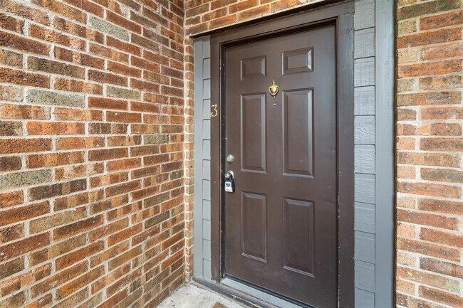 Primary Photo - 505 Bellevue Pl