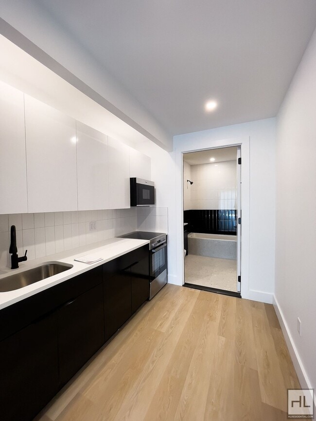 Building Photo - President Street / Spacious Crown Heights ...