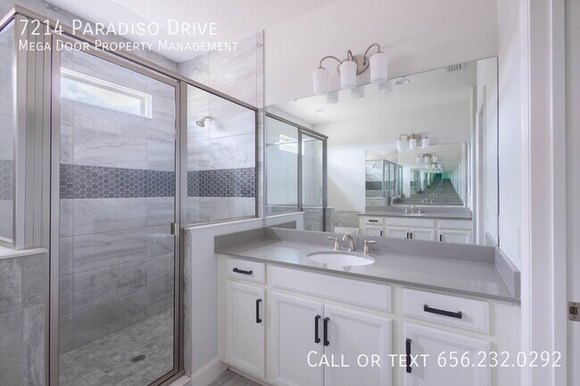Building Photo - 7214 Paradiso Dr