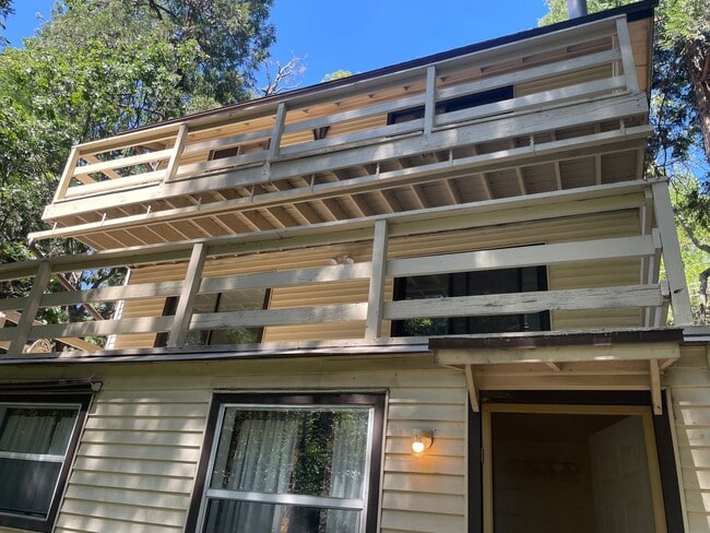 Primary Photo - 3 bedroom 3 bath in Crestline.