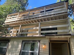 Building Photo - 3 bedroom 3 bath in Crestline.