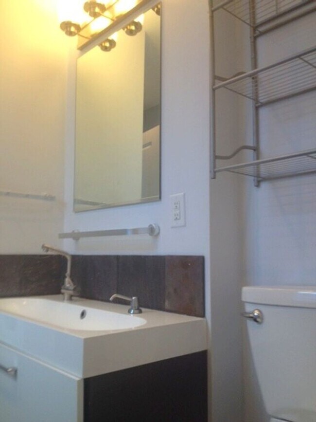 Building Photo - Southside Slopes - Amazing views of Downtown - Off-street parking