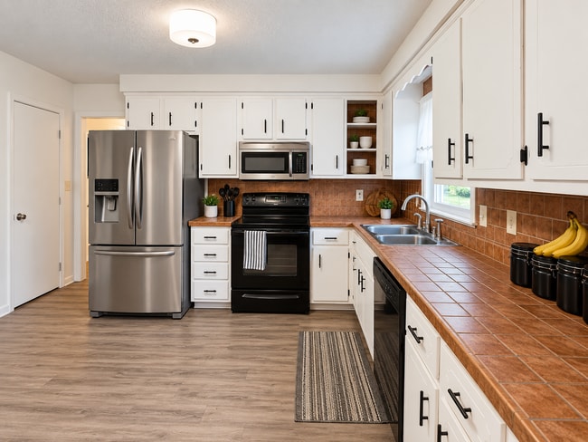 Building Photo - 102 Chickadee Ct