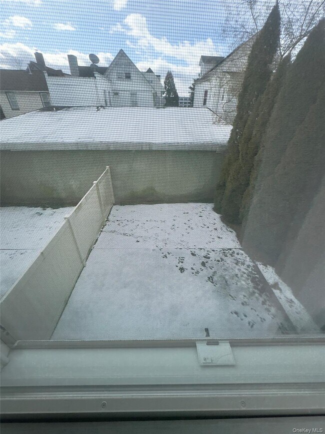 Building Photo - 20 Bronx St