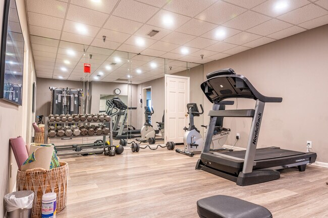 Building Photo - 355 S Broadway