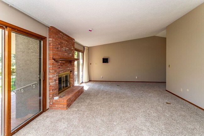 Building Photo - Ranch Style Home Located inside Kissing Camels!