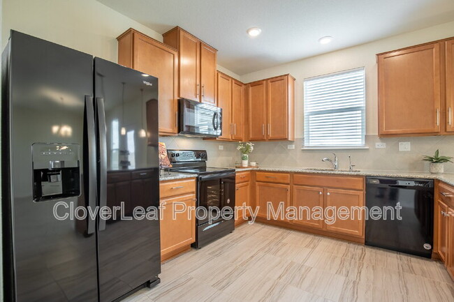 Building Photo - 571 Pebble Bend