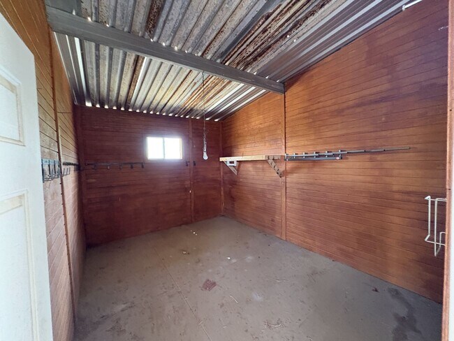 Building Photo - Vail School District Horse property with f...