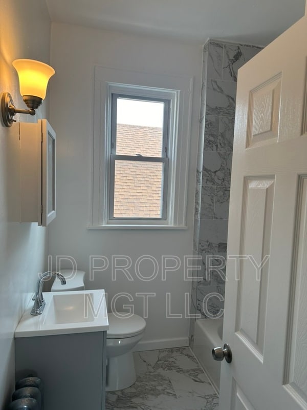 Building Photo - 218-218 E 30th St
