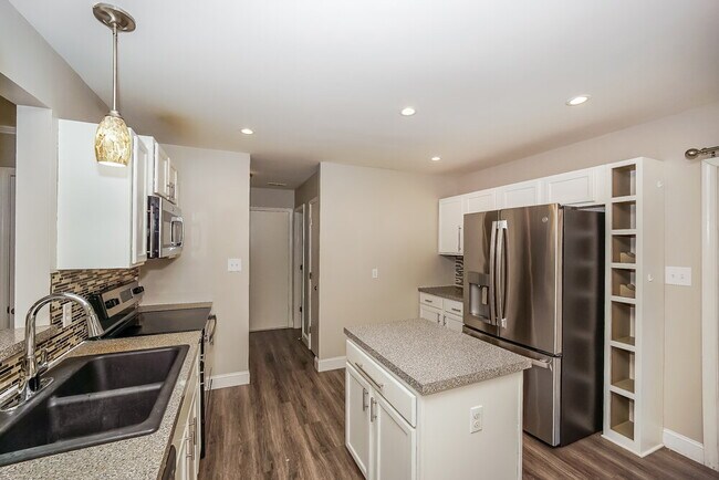 Building Photo - 125 Camforth Dr