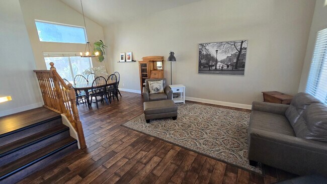 Building Photo - 8213 W Quail Ave