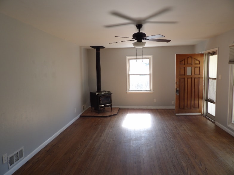 Building Photo - 3911 Azalea St