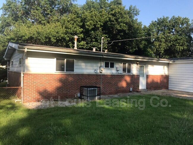 Building Photo - 370 St Edward Ln