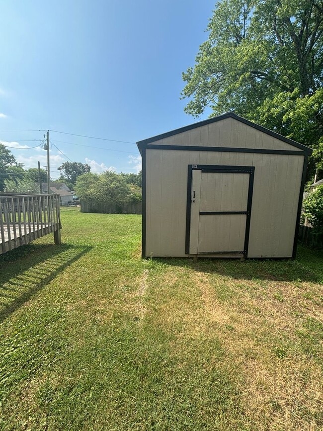 Building Photo - Alcoa School cottage!