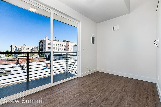 Building Photo - 1722 Summit Ave