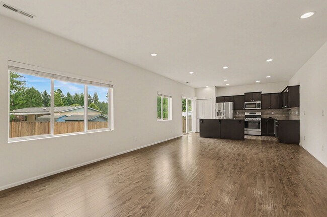 Building Photo - 3005 Eagle Loop NE