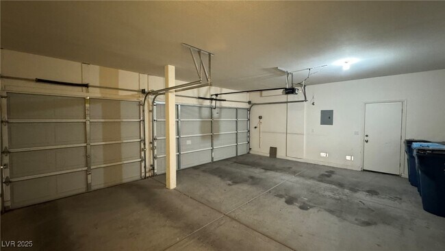 Building Photo - 10066 Golden Bluff Ave