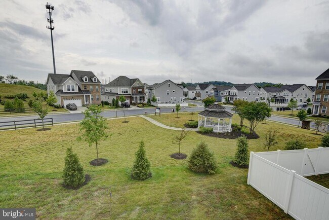 Building Photo - 42932 Running Creek Square
