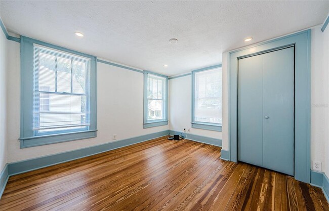 Building Photo - 620 Earle Ave N