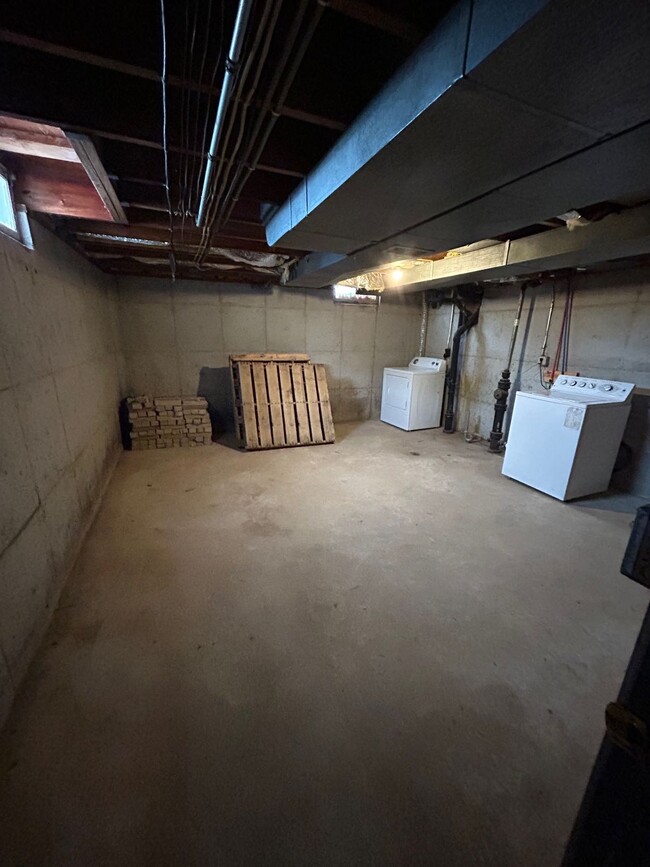 Locked Basement Storage W/ Laundry hookups (Units not included) - 1400 Silvercrest Dr