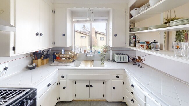 Building Photo - 4985 Curry Dr