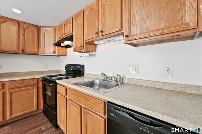 Building Photo - 14 Center Ave