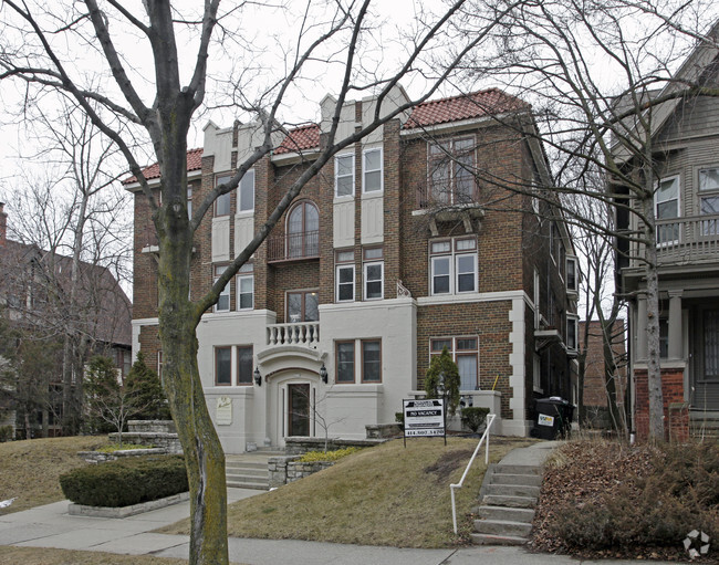 Primary Photo - Montclair Apartments