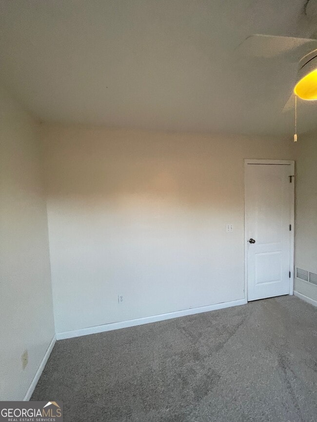 Building Photo - 721 Meadow Spring Dr