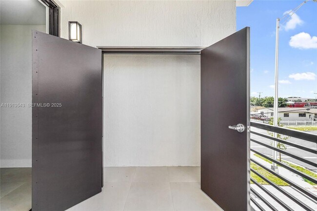 Building Photo - 4313 E 8th Ct