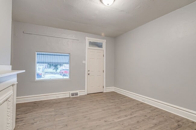 Building Photo - Remodeled 2 Bedroom, 1 Bathroom in Mt. Oliver- Newly Renovated!