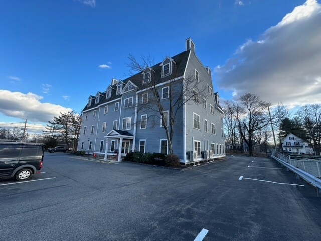Primary Photo - 64 Holten St