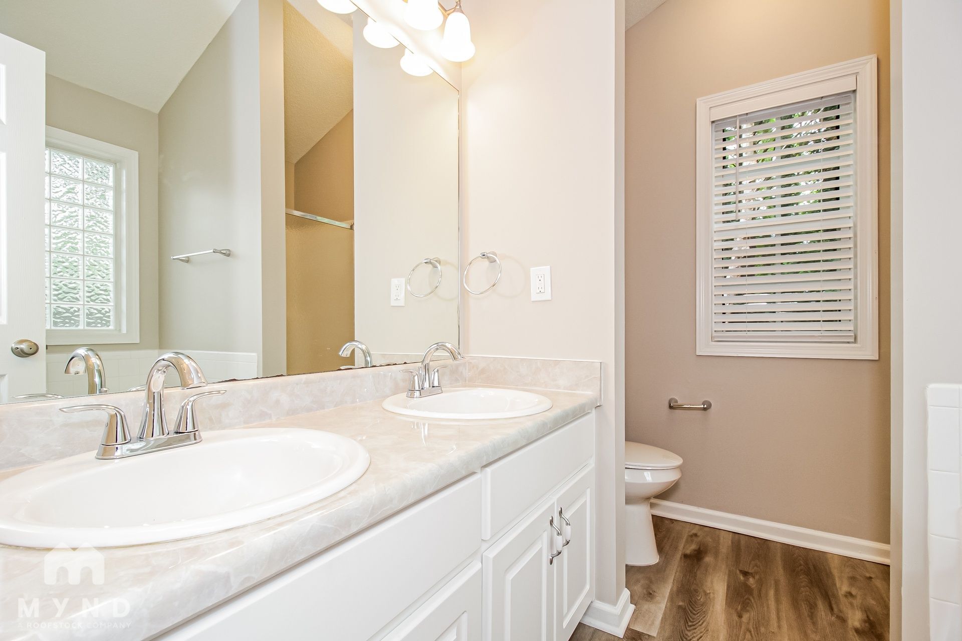 Building Photo - 142 Hunterian Pl