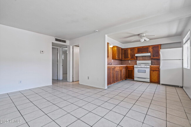 Building Photo - 555 S Bellview