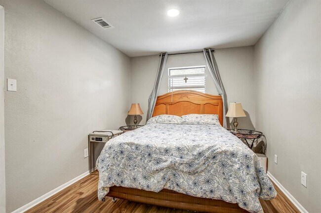 Building Photo - 1624 Aquarena Springs Dr