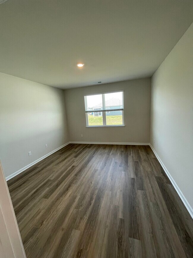 Building Photo - 5175 Yellowstone Dr