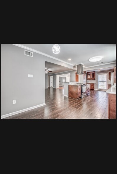 Building Photo - 2387 Hickory Crest Dr