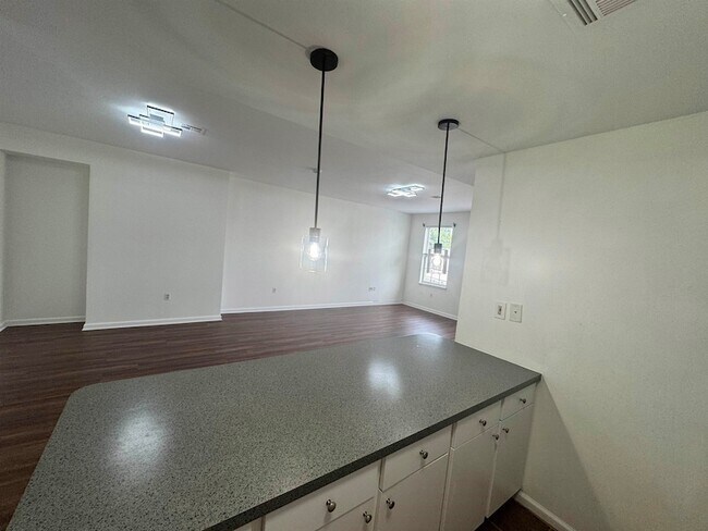 Building Photo - 225 Halladay St