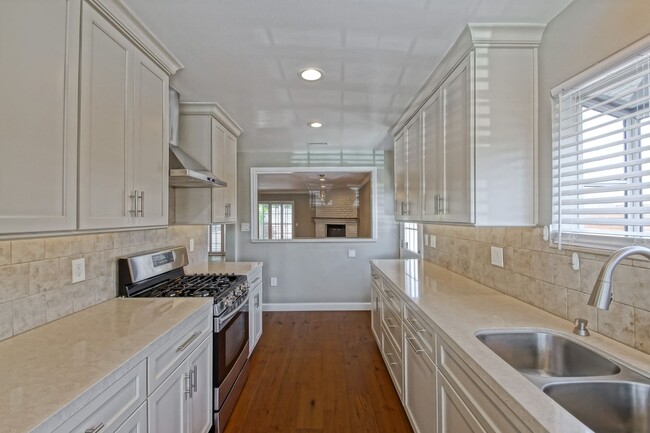 Building Photo - REMODELED, BRIGHT & AIRY, 4BR3BA HOME W/ G...