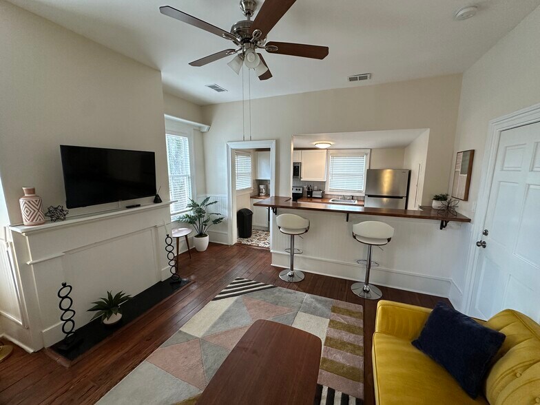 Building Photo - 303 W Park Ave