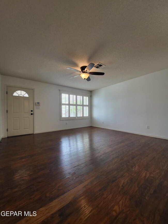 Building Photo - 1733 Shreya St