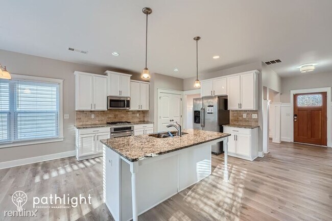 Building Photo - 5 br, 3 bath House - 2501 Wevok Way SE UNIT