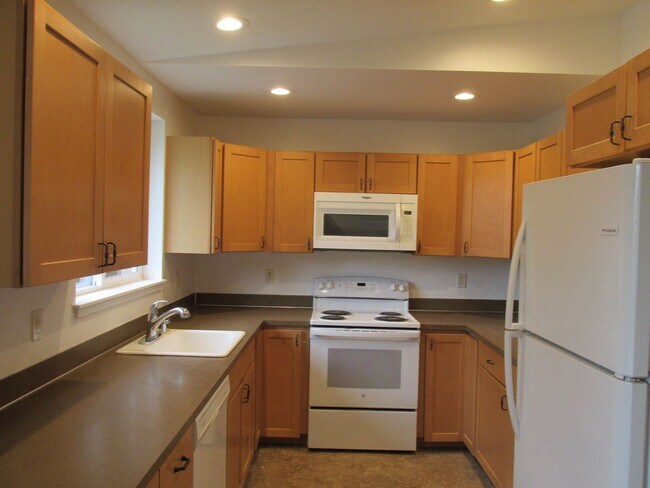 Building Photo - 3 Bedroom House in Burlington