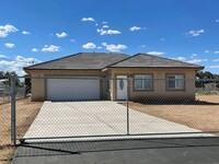 Building Photo - Beautiful Hesperia Starter Home, 2 Bedroom...