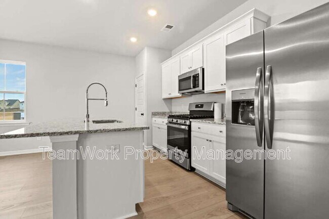 Building Photo - 658 Culpepper St