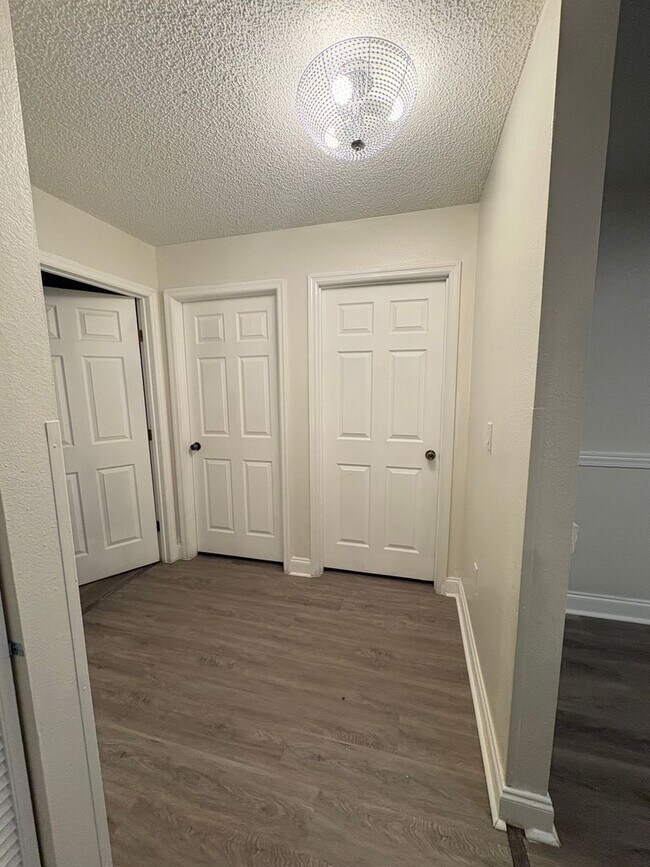 Building Photo - 8824 Coral Palms Ct
