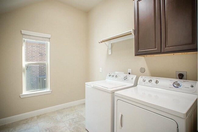 Building Photo - 106 S Sawbridge Cir
