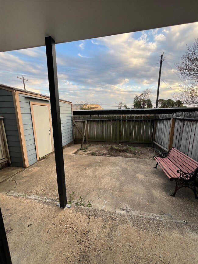 Building Photo - 1945 Miramar Green St