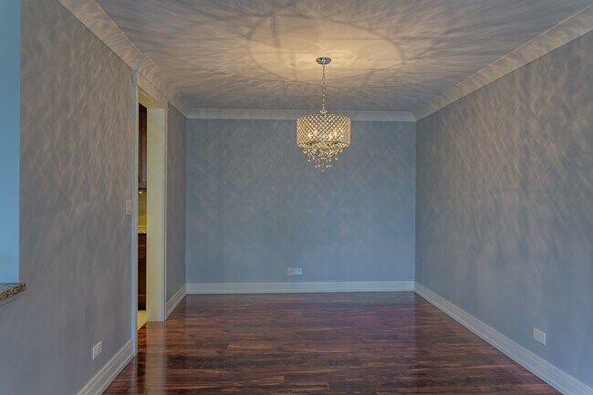 Building Photo - 1615 E Central Rd