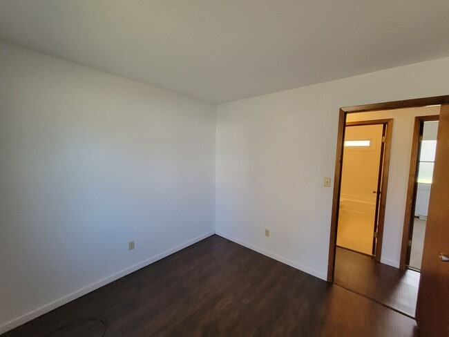 Building Photo - 1223 Lilac Ln