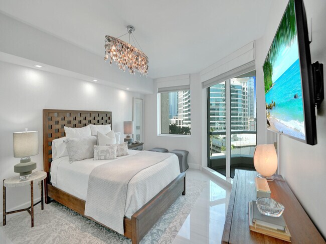 Building Photo - 411 N New River Dr E